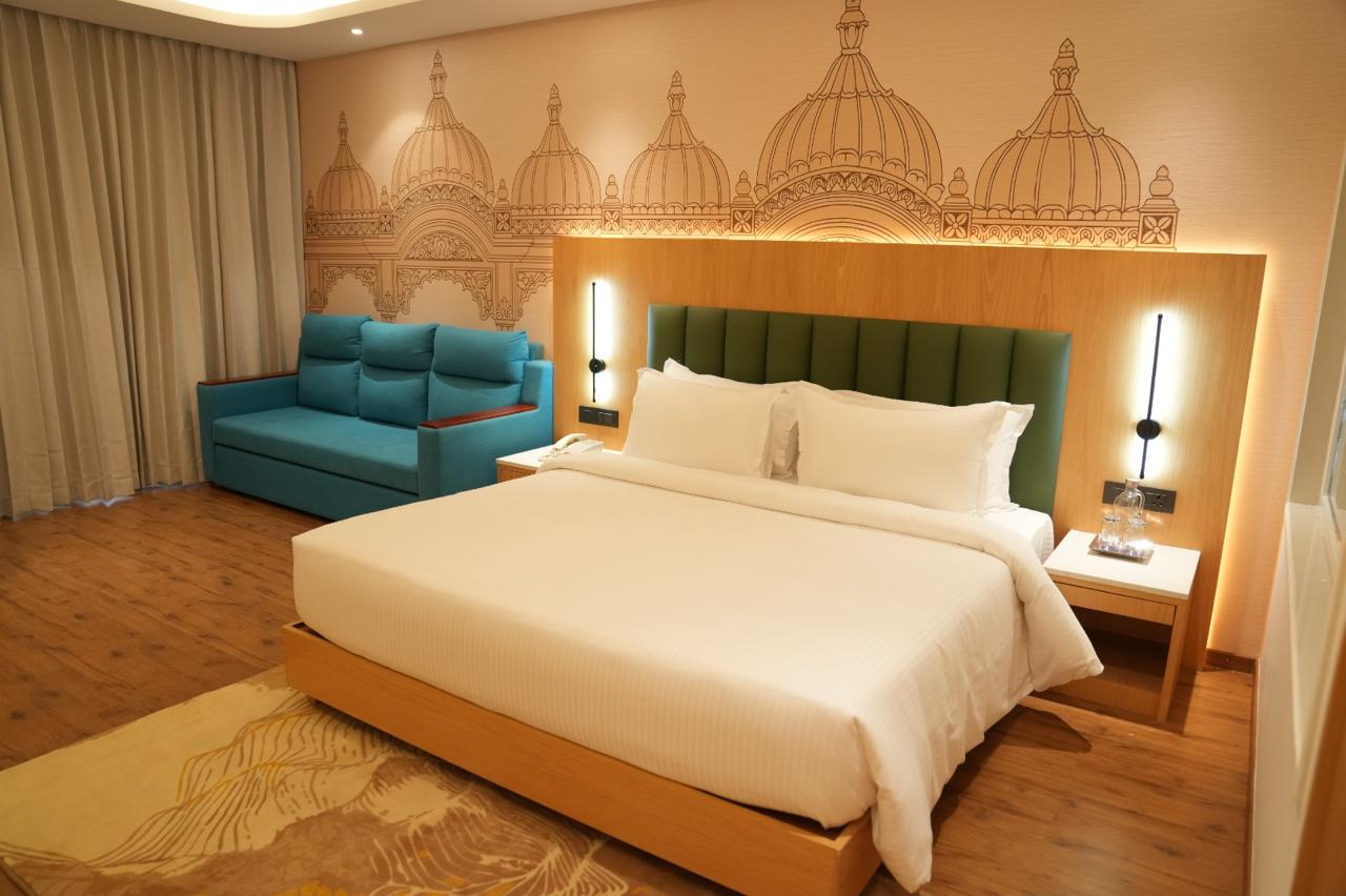 Guest room with king bed